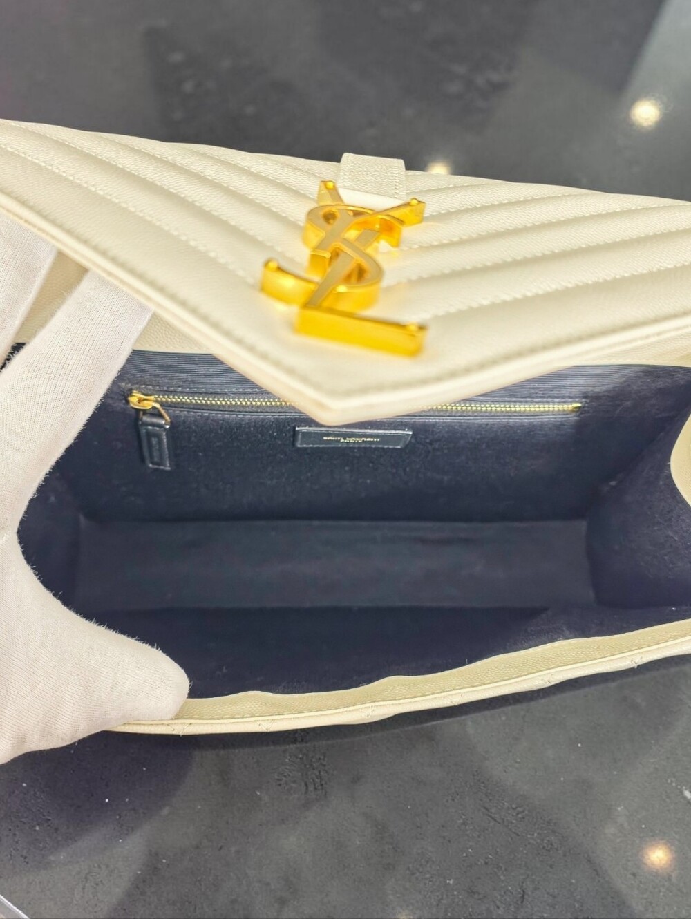 Saint Laurent Large Envelope Triquilt in Grained ivory Leather Gold Hardware - Picture 6 of 16